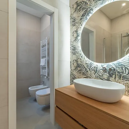 5' From Station, Elegance And Class Milaan