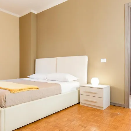 Honey Exclusive - Train Station - Near Center