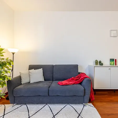 Niguarda Stylish Flat Near M5 Милан