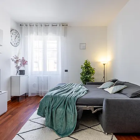 Niguarda Stylish Flat Near M5 Милан