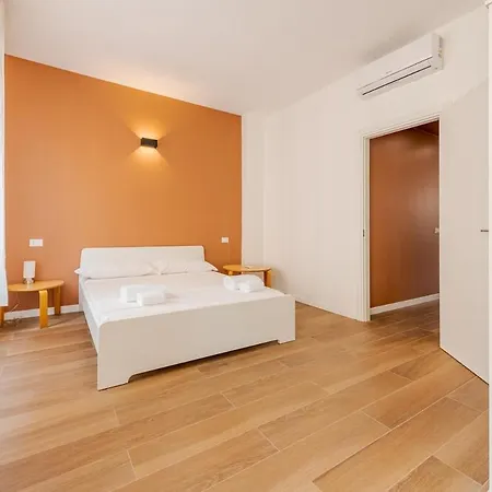 Costanza Luxury * Mailand