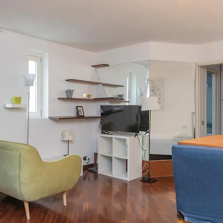 Xenia - Lovely In Corso Genova 10 Min From Duomo Apartment