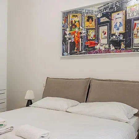 Art-filled In Centro Mailand