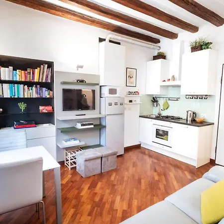 Cosy And Bright Flat In The Heart Of Porta Venezia *