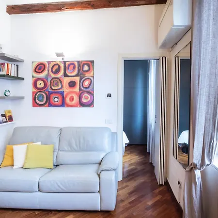 Cosy And Bright Flat In The Heart Of Porta Venezia Lägenhet