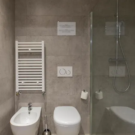 Xenia - Spacious Three-room In Moscova Area アパート ミラノ