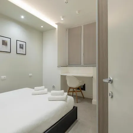 Xenia - Spacious Three-room In Moscova Area * ミラノ