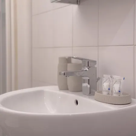 Spacious With Romantic Balcony And 2 Bathrooms Apartament