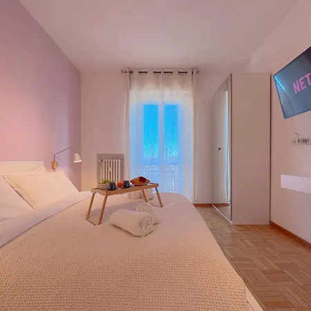 Spacious With Romantic Balcony And 2 Bathrooms Mediolan
