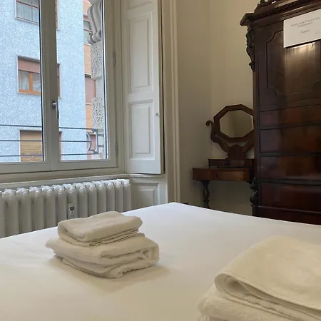 Hl Collection - Sant'Ambrogio, Duomo 아파트