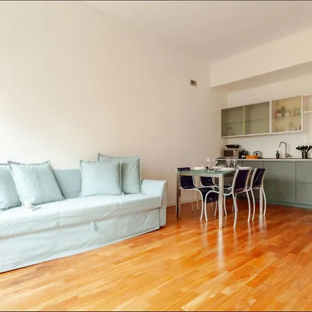 Elegante In Corso Garibaldi * Milão