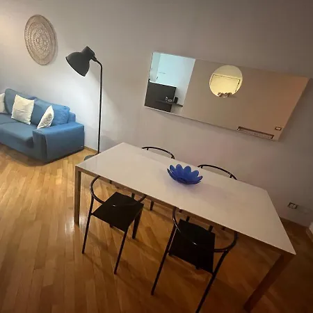Appartement Modern Openspace In Piazza Repubblica Near To Via Montenapoleone Milaan