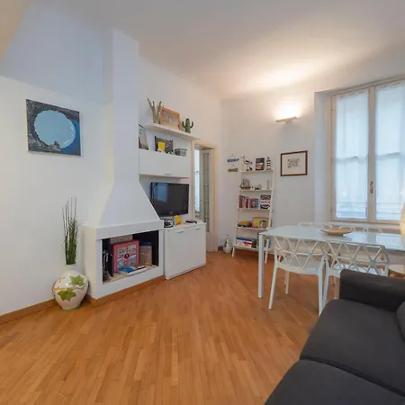 Xenia - Cozy Two-rooms In Corso Vercelli Apartament