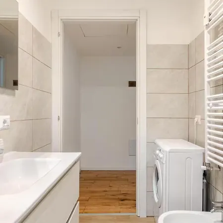 Crystal Mi With Xxl Shower Mailand