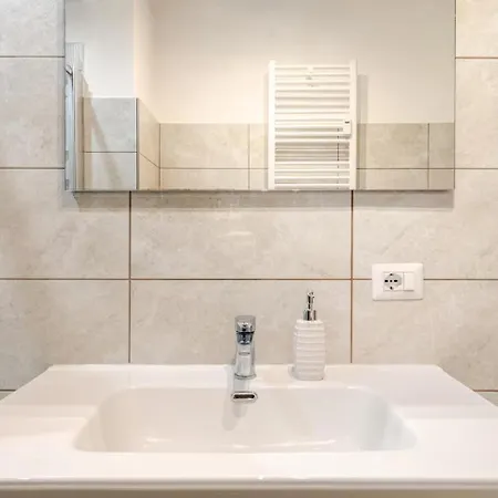 Crystal Mi With Xxl Shower * Mailand