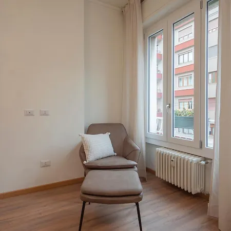 Spacious 2bdr With Balcony Arco-sempione Area, By Rentopolis Mediolan