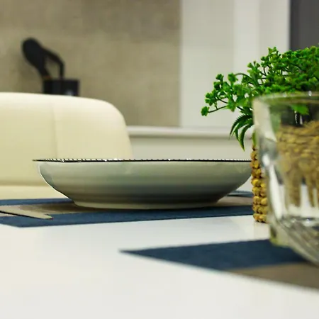 Stylish Near Porta Garibaldi & Metro By Mastery *