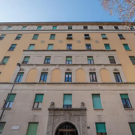 Modern For 4 In Historical Building - Duomo View Apartament Mediolan