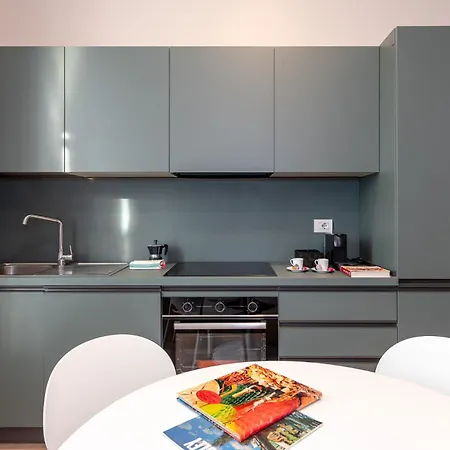 Modern For 4 In Historical Building - Duomo View Mediolan