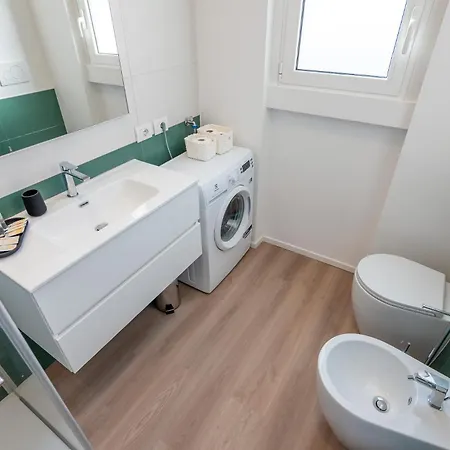 Modern For 4 In Historical Building - Duomo View Apartament Mediolan