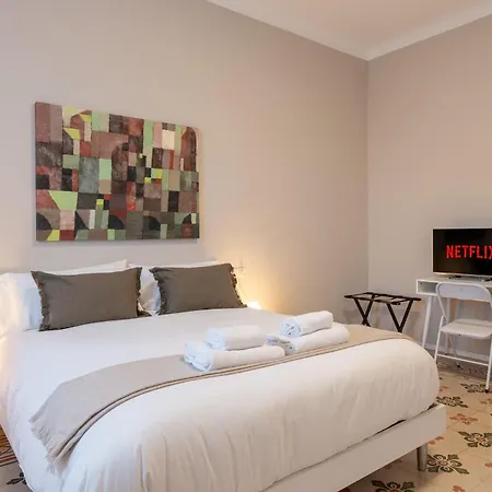 Modern For 4 In Historical Building - Duomo View Apartament