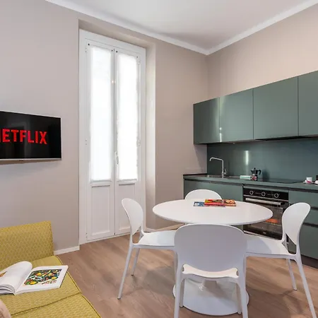 Modern For 4 In Historical Building - Duomo View Mediolan