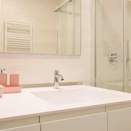 In Financial District 4 Pax Appartement