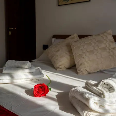 La Tana Di Mart - Zona Navigli - Vicino Metro Apartament