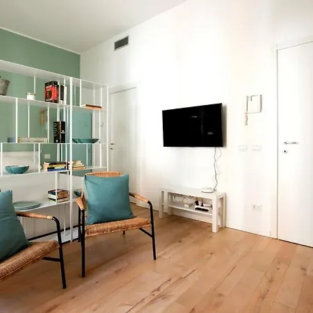 Hozyhome Isola District