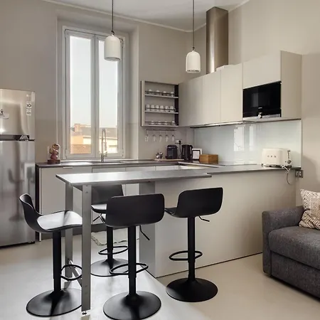 Navigli, 90 Square Meters, Free Parking Ripa Ticinese Apartment *