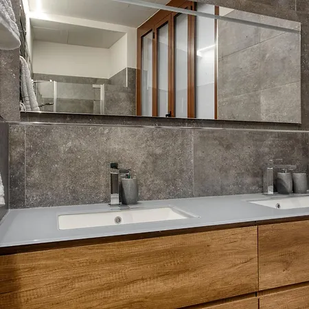 Navigli, 90 Square Meters, Free Parking Ripa Ticinese Apartment