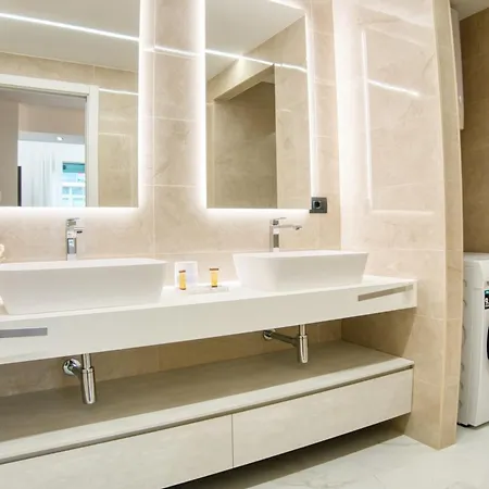 Duomo Lux - Elite In The Heart Of * ميلان