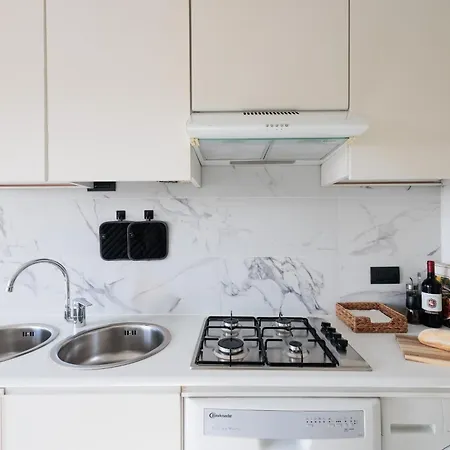 Di Design Con Vista Su Via Tortona 아파트