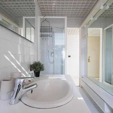 Di Design Con Vista Su Via Tortona Lägenhet Milano