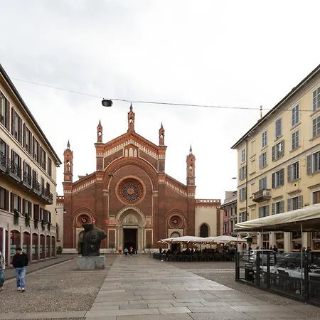 Brera - Castello - Ampio Bilocale Centro Apartman