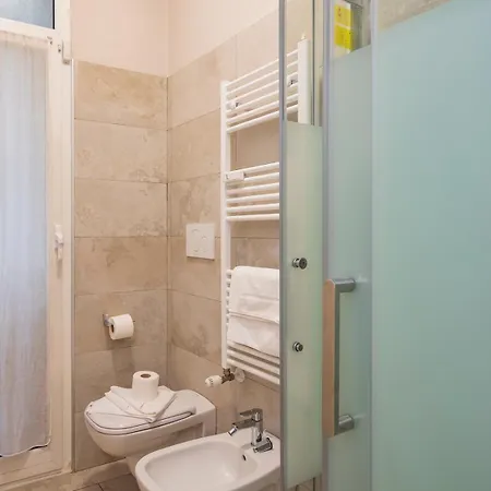 I Host - Cucchi 7 מילאנו