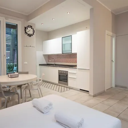 I Host - Cucchi 7 * מילאנו