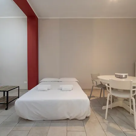 I Host - Cucchi 7 * Μιλάνο