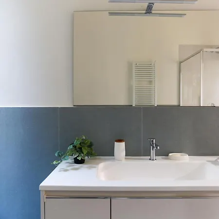 The Rent - Spacious Three-bedroom In The Heart Of Appartement