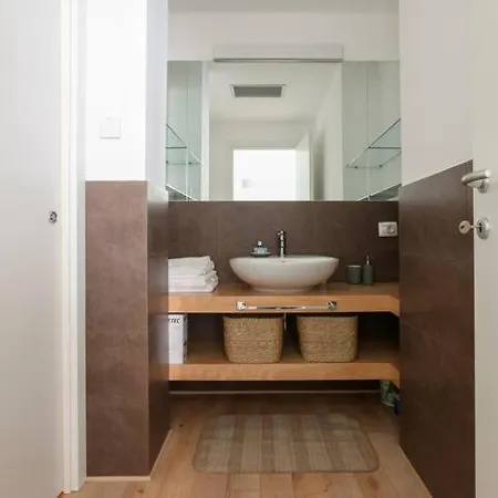 Hozyhome Isola District Apartment Milan