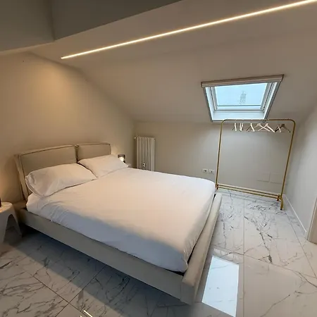 Apartment Sunny Design Penthouse 2br 2ba 8 Min To Duomo *
