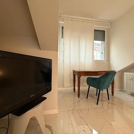 Attico Elegante Con 2 E 2 Bagni In Centro * Milano