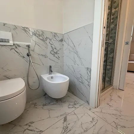 Sunny Design Penthouse 2br 2ba 8 Min To Duomo Milan