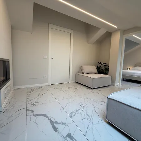 Attico Elegante Con 2 E 2 Bagni In Centro