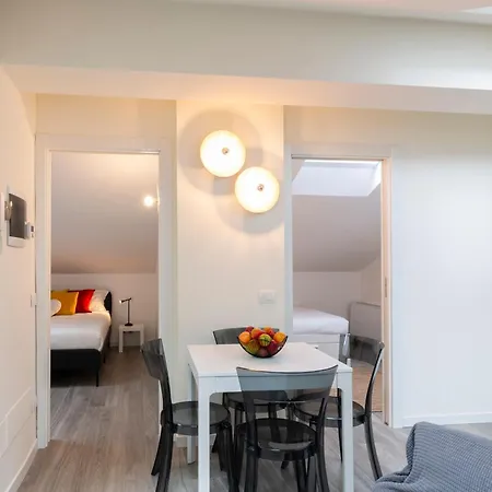 Bright Attic M4 - 2 Bedrooms Milánó