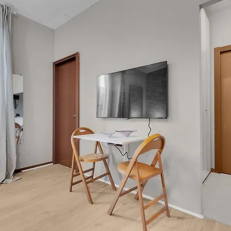 The House Of Via Muratori 11 * Milan