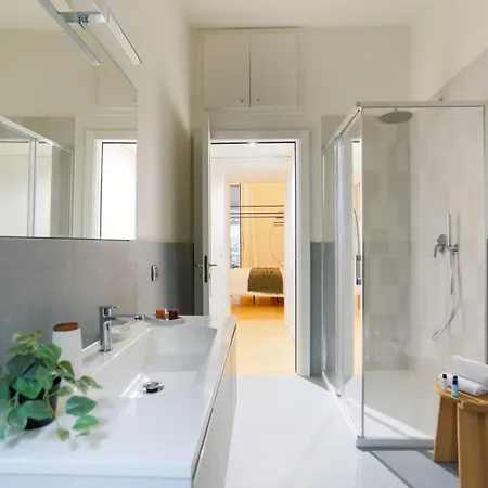 The Rent - Spacious Three-bedroom In The Heart Of Appartement