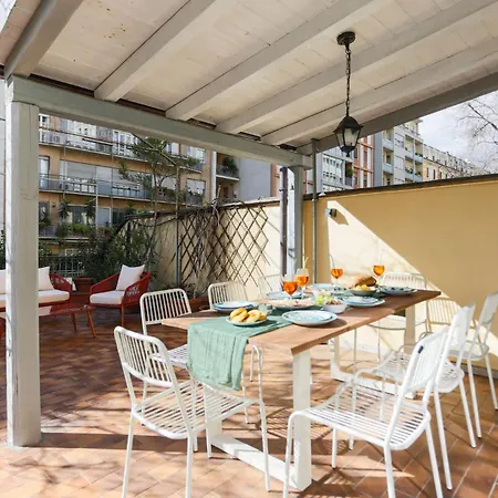 The Rent - Spacious Three-bedroom In The Heart Of Appartement