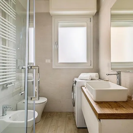 Brand New 1 Bedroom In Navigli Area 아파트 밀라노