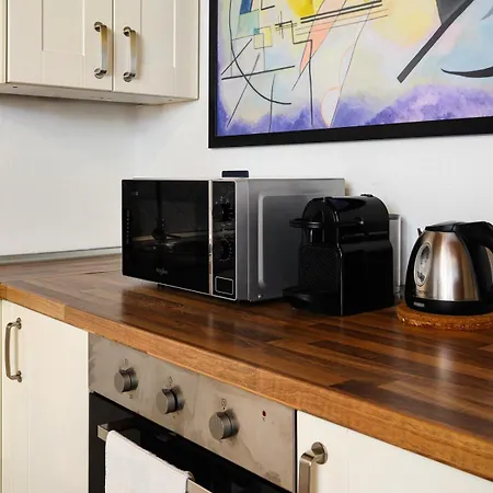 Modern Near Station Milaan